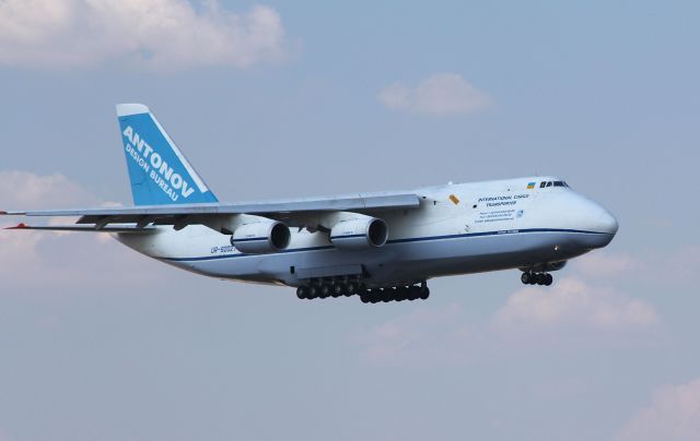 Antonov An-124 Ruslan (UR-82027) - ADB100F on final at KAFW  8-24-2013. The flight is inbound from SOCA/CAY. It will pick up B747 parts for Boeing