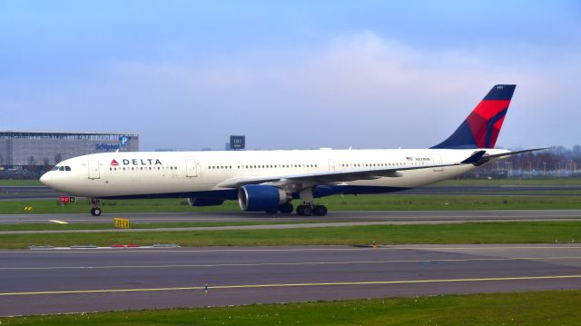 Airbus A330-300 (N821NW) - Delta Airbus A330-323 N821NW in Amsterdam 