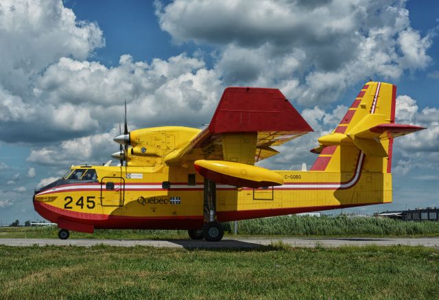 Canadair CL-415 SuperScooper (QUE245)