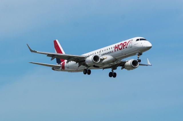Embraer ERJ-190 (F-HBLG) - WAW SPOTTING