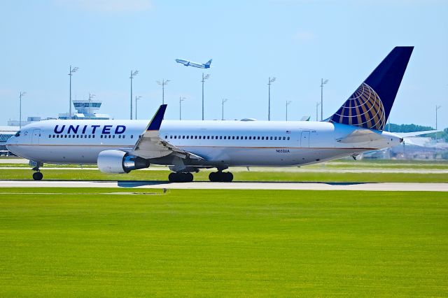 BOEING 767-300 (N652UA)