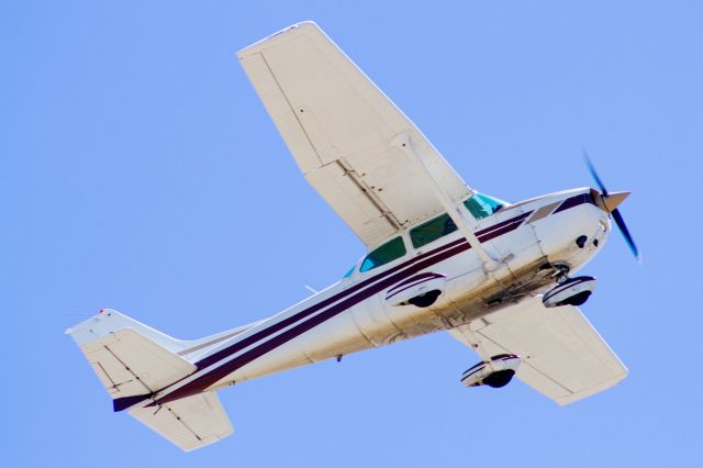 Cessna Skyhawk (N3307E)