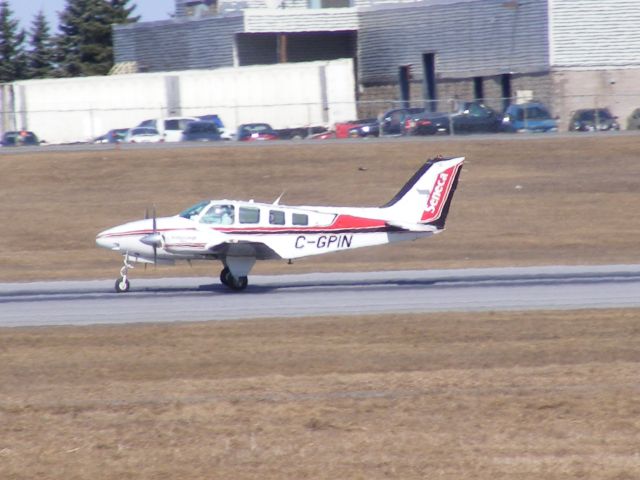 Beechcraft Baron (58) (C-GPIN)