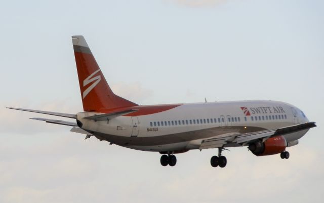BOEING 737-400 (N441US)