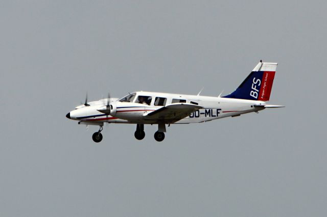 Piper Seneca (OO-MLF)