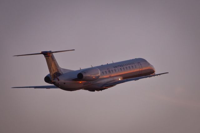 Embraer ERJ-145 (N15555)