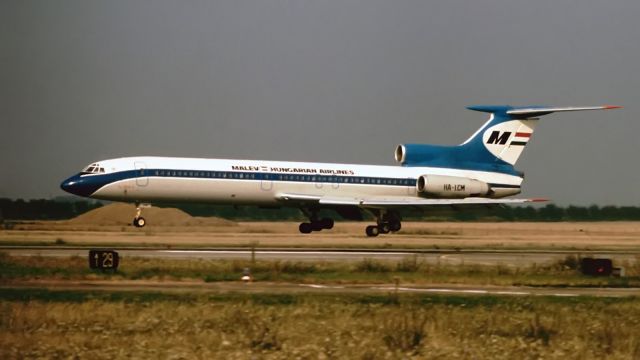 Tupolev Tu-154 (HA-LCM)