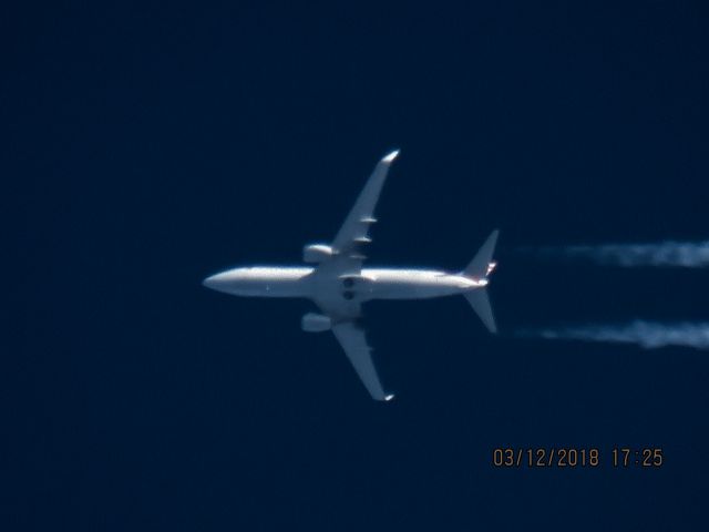 Boeing 737-800 (N858NN)