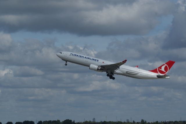 Airbus A330-300 (TC-JOK) - Turkish Airlines A330-303 cn1642