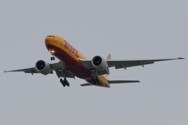 BOEING 777-200LR (N705GT) - The overcast delivery of Southern Air 9705. The first DHL 777 on short final for CVG, after flying from Everett (KPAE).