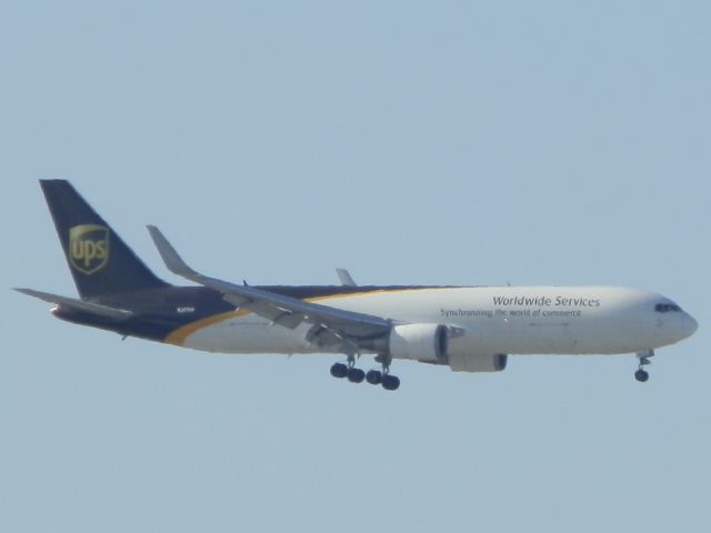 BOEING 767-300 (N347UP)