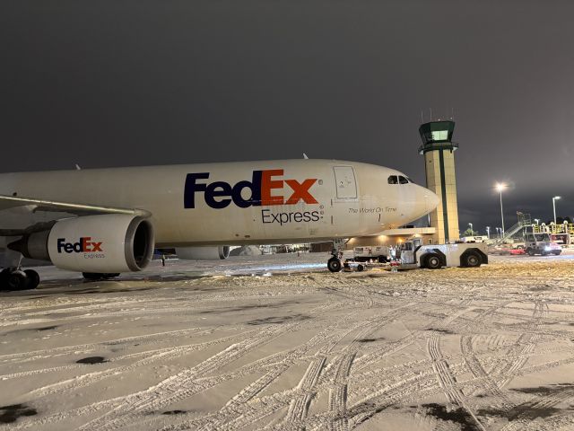 Airbus A300F4-600 (N661FE) - Ready to push final FedEx trunk flight from KBIL. Now a Feeder operation.
