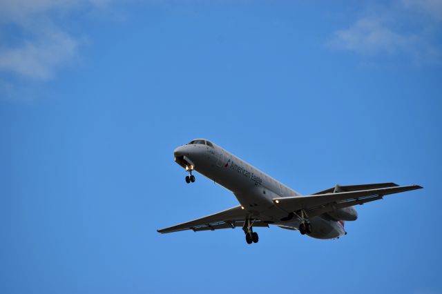 Embraer ERJ-145 (N695AE)