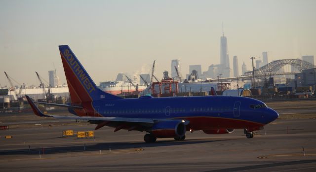 BOEING 737-300 (N433LV)