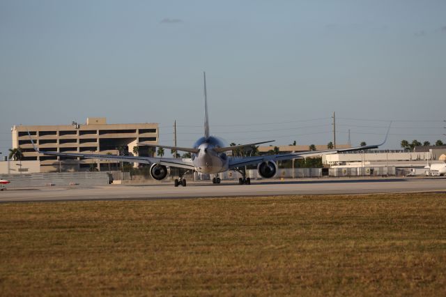 BOEING 767-300 (CC-CXD)