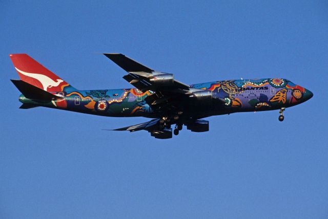 BOEING 747-300 (VH-EBU) - Final Approach to Narita Intl Airport Rwy34L on 1996/04/13 " Nalanji Dreaming c/ s "