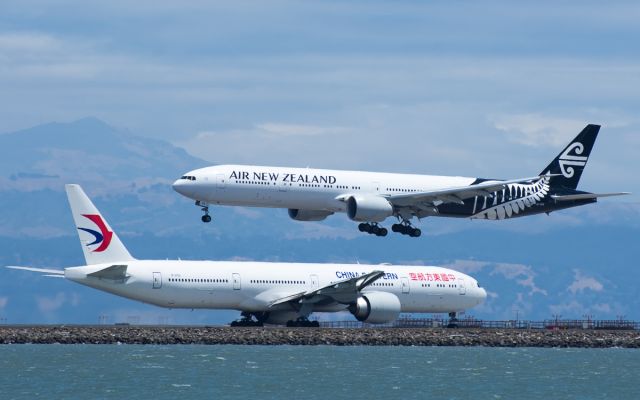 Boeing 777-200 (ZK-OKN) - Air New Zealand 777 gliding into SFO with a China Eastern 777 watching.