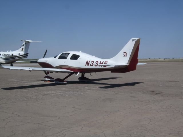 Lancair Columbia 400 (N33HE)