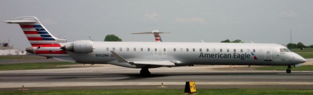 Canadair Challenger (N562NN) - American Airlines/PSA Flight AAL5098 on a slow taxi to await in the long line of departing flights from KCLT, with this flight heading to KMKE...