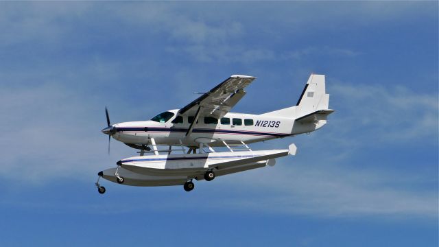 Cessna Caravan (N1213S) - A Cessna Caravan floatplane on final to Rwy 34L on 7/4/14. (Ser#20800243)