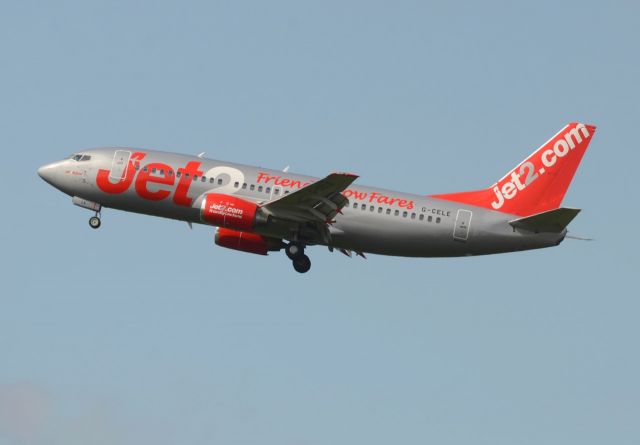 BOEING 737-300 (G-CELE)