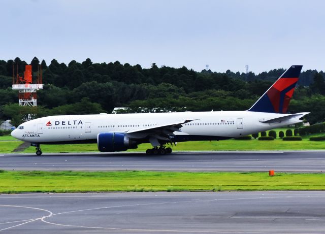BOEING 777-200LR (N702DN)