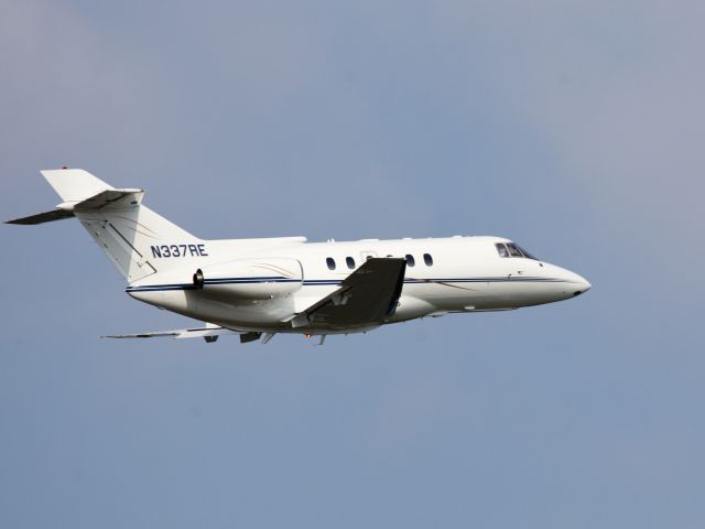 Hawker 800 (N337RE) - Take off runway 16.