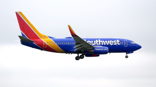 Boeing 737-700 (N772SW) - SWA8700 from PHL on final to Rwy 16R on 4.30.18. (ln 601 / cn 27880). The aircraft will undergo maintenance at ATS. 