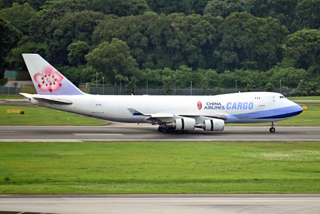 Boeing 747-400 (B-18711)