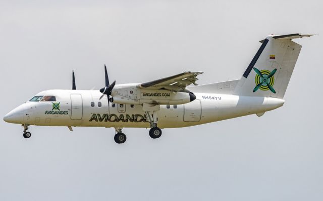 de Havilland Dash 8-200 (N454YV)