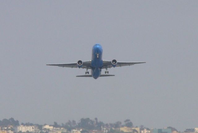 BOEING 767-300 (G-UKZM) - Gear Up! Zoom 16S departing Runway 27, 7/4/08