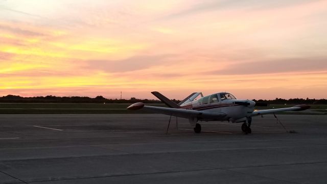 Beechcraft 35 Bonanza (N1943D)