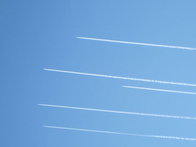 — — - I shot this from Northeastern Tennessee about 3 to 3:30 p.m. I believe, Saturday October 13 2012.  Thought it was an interesting formation, don't know who it was, but interesting nonetheless.