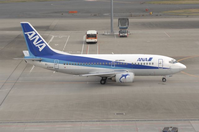 Boeing 737-500 (JA303K) - Taxi at Haneda Intl Airport on 2009/12/13 ANA c/s