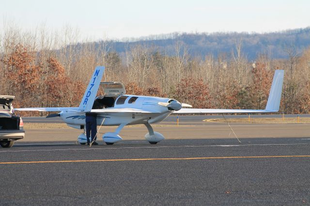 Experimental 100kts (N17DR) - N17DR being loaded up for a flight.