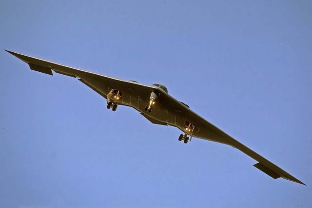 Northrop Spirit (93-1086) - Northrop B-2A Block 30 Spirit 93-1086 Spirit of Kitty Hawk at Air Force Plant 42 in Palmdale, California on September 24, 1999. 