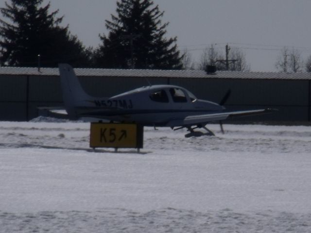 Cirrus SR-20 (N527MJ)