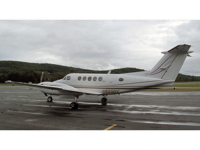 Beechcraft Super King Air 200 (N689BV) - A very nice King Air 200. A great charter aircraft!