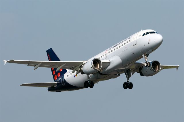 Airbus A320 (OO-SNE)