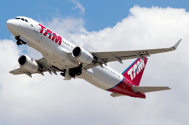 Airbus A320 (PR-TYA)