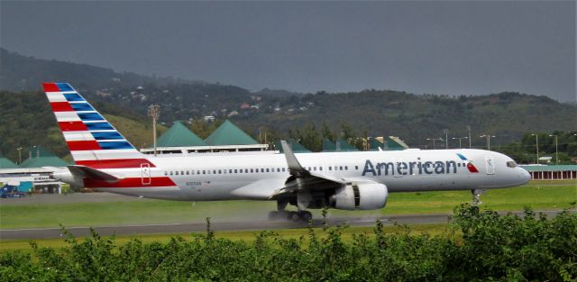 Boeing 757-200 (N189AN)