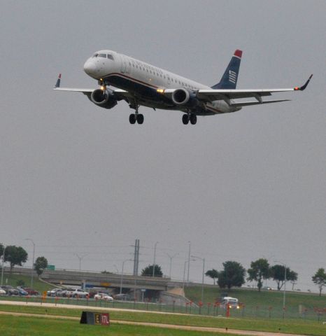 Embraer ERJ-190 (N947UW)