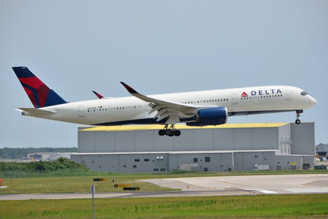 Airbus A350-900 (N513DN) - 22-R 07-09-19