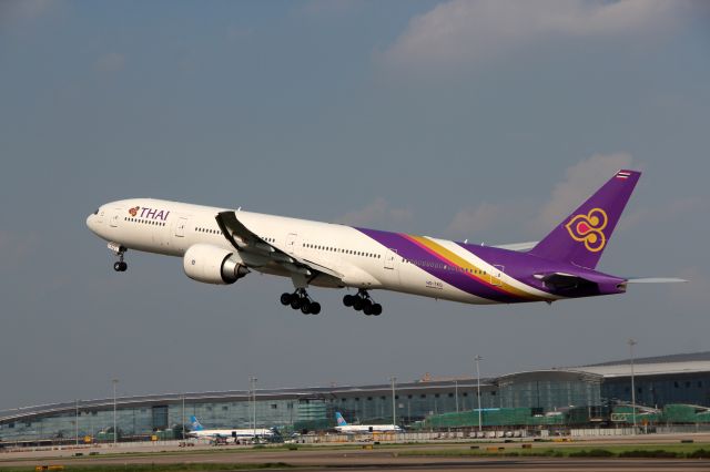 Boeing 777-200 (HS-TKQ)