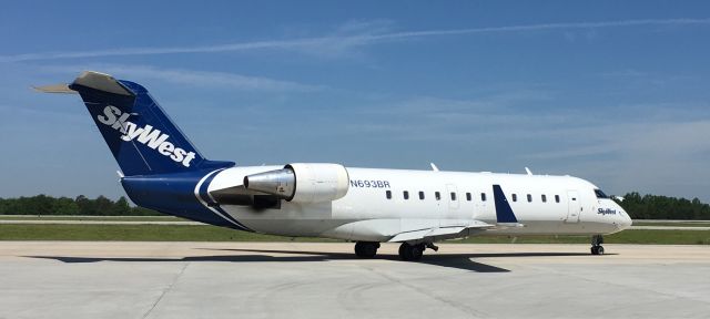 Canadair Regional Jet CRJ-200 (N693BR)