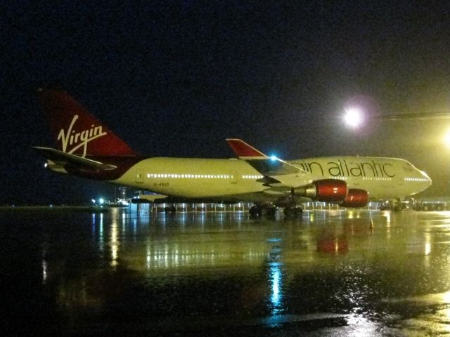 Boeing 747-400 (G-VROY)