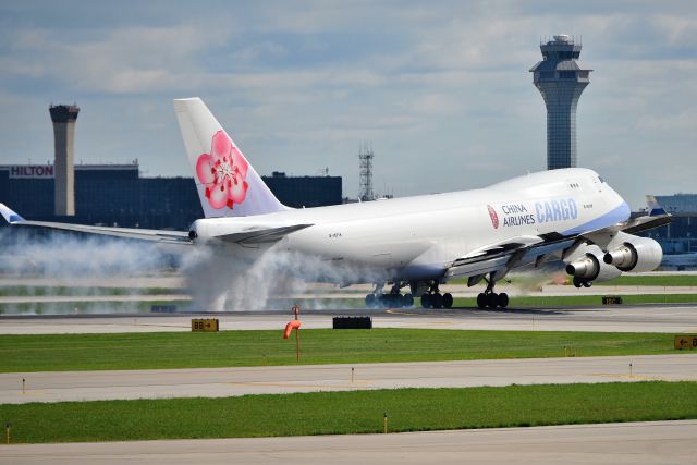 Boeing 747-400 (B-18716) - 10-C