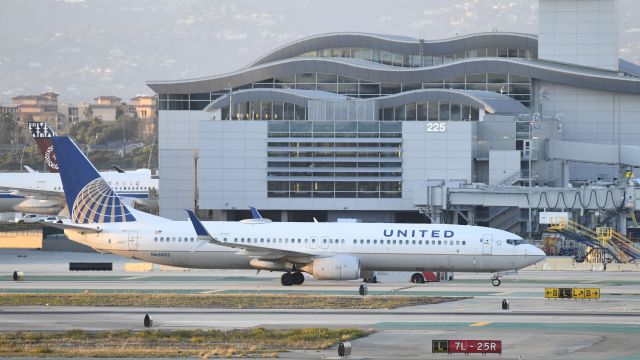 Boeing 737-900 (N66803) - Taxiing to gate on taxiway Bravo at LAX