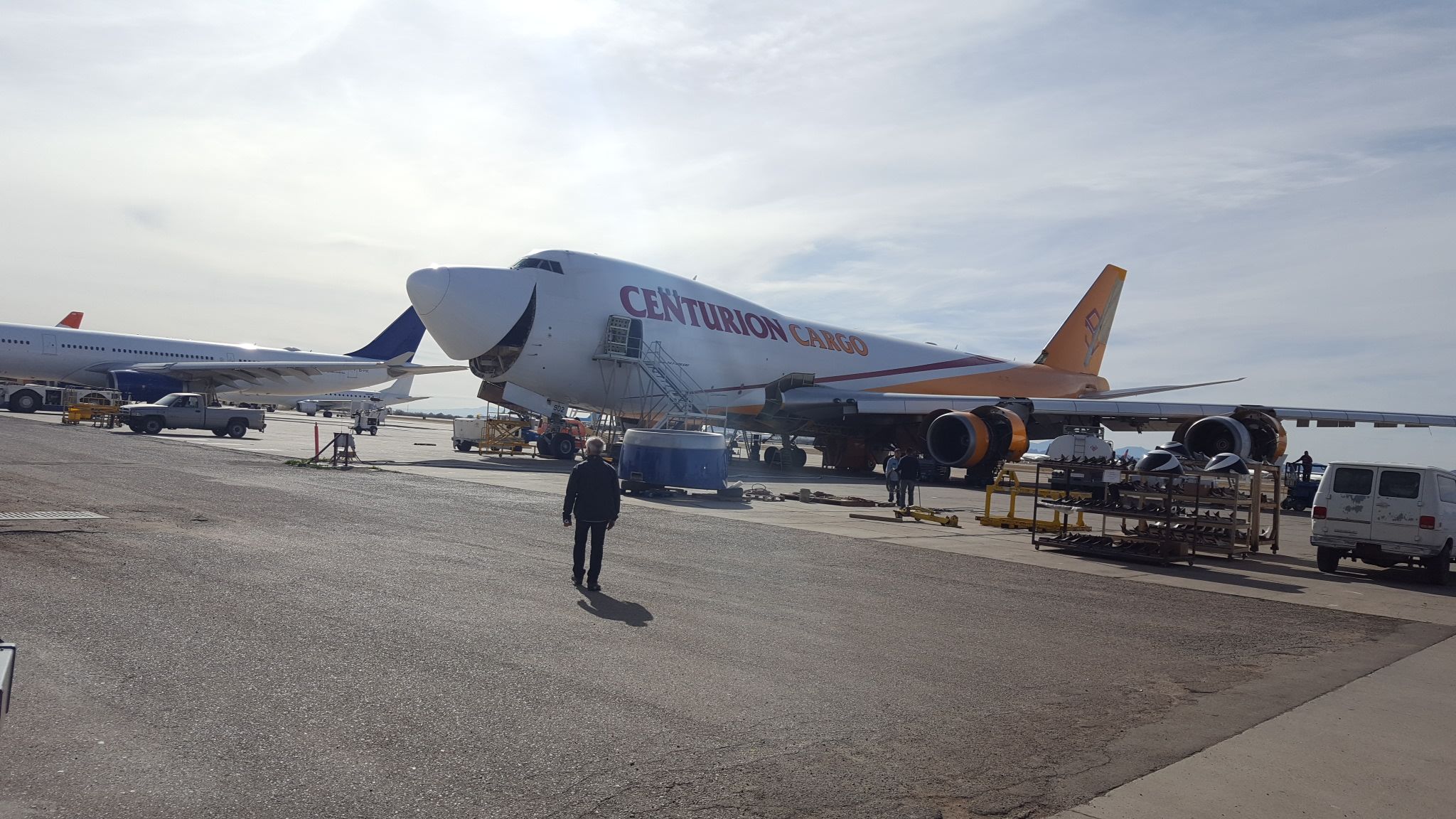 Boeing 747-200 — - The smiling '47. Not the best capture, but one of my favorite pictures of one of these fairly rare nose loaders. br /br /Looks like it's smiling. 