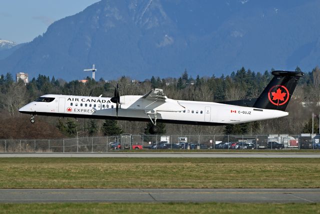 de Havilland Dash 8-400 (C-GUJZ)